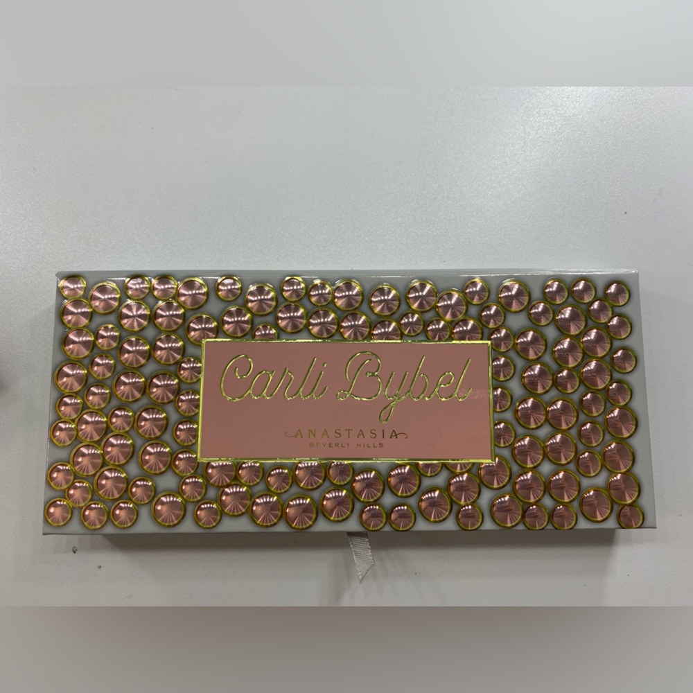 CARLI BYBEL x ANASTASIA BEVERLY HILLS PALETTE